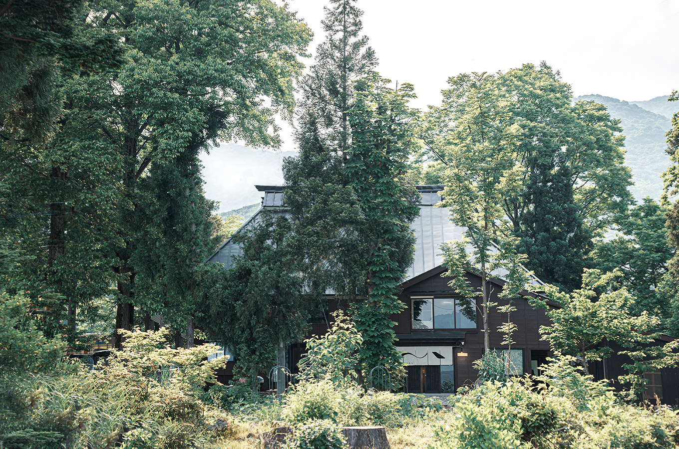 新潟県妙高市の古民家宿『MAHORA西野谷』