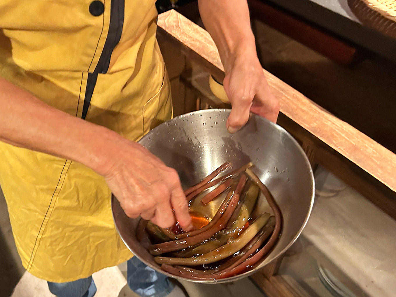 新潟県妙高市の古民家宿『MAHORA西野谷』の郷土料理体験