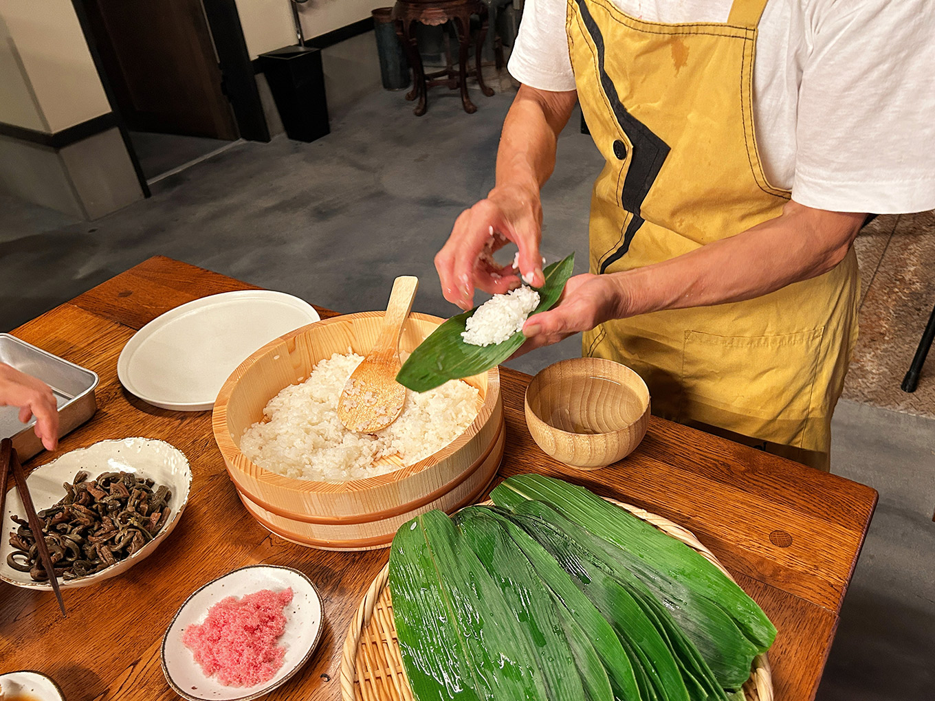 新潟県妙高市の古民家宿『MAHORA西野谷』の郷土料理体験