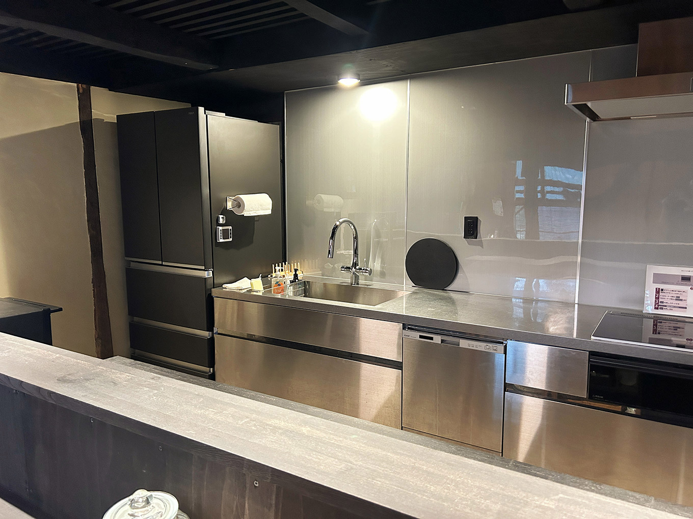 新潟県妙高市の古民家宿『MAHORA西野谷』のキッチン