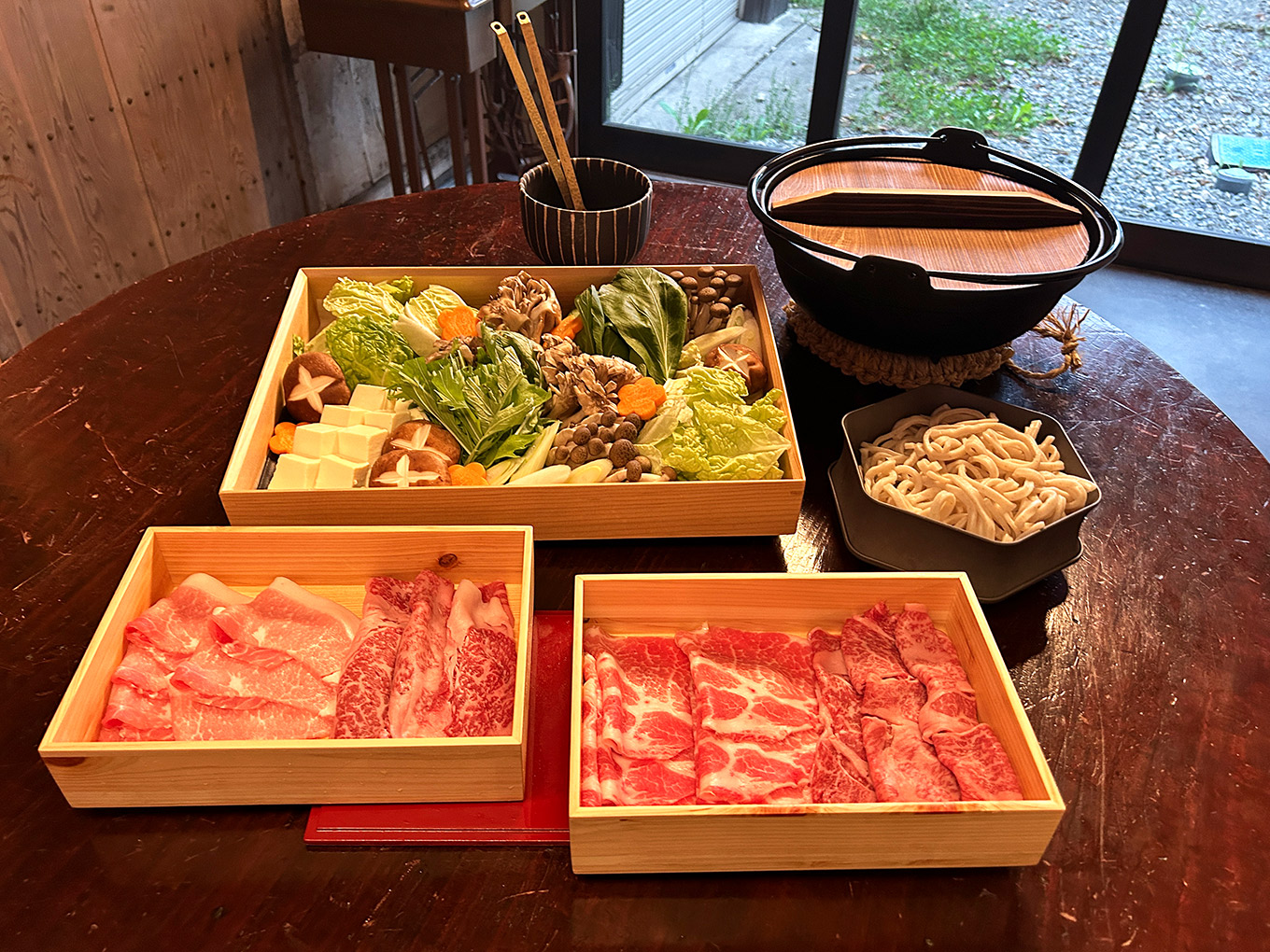 新潟県妙高市の古民家宿『MAHORA西野谷』のしゃぶしゃぶ