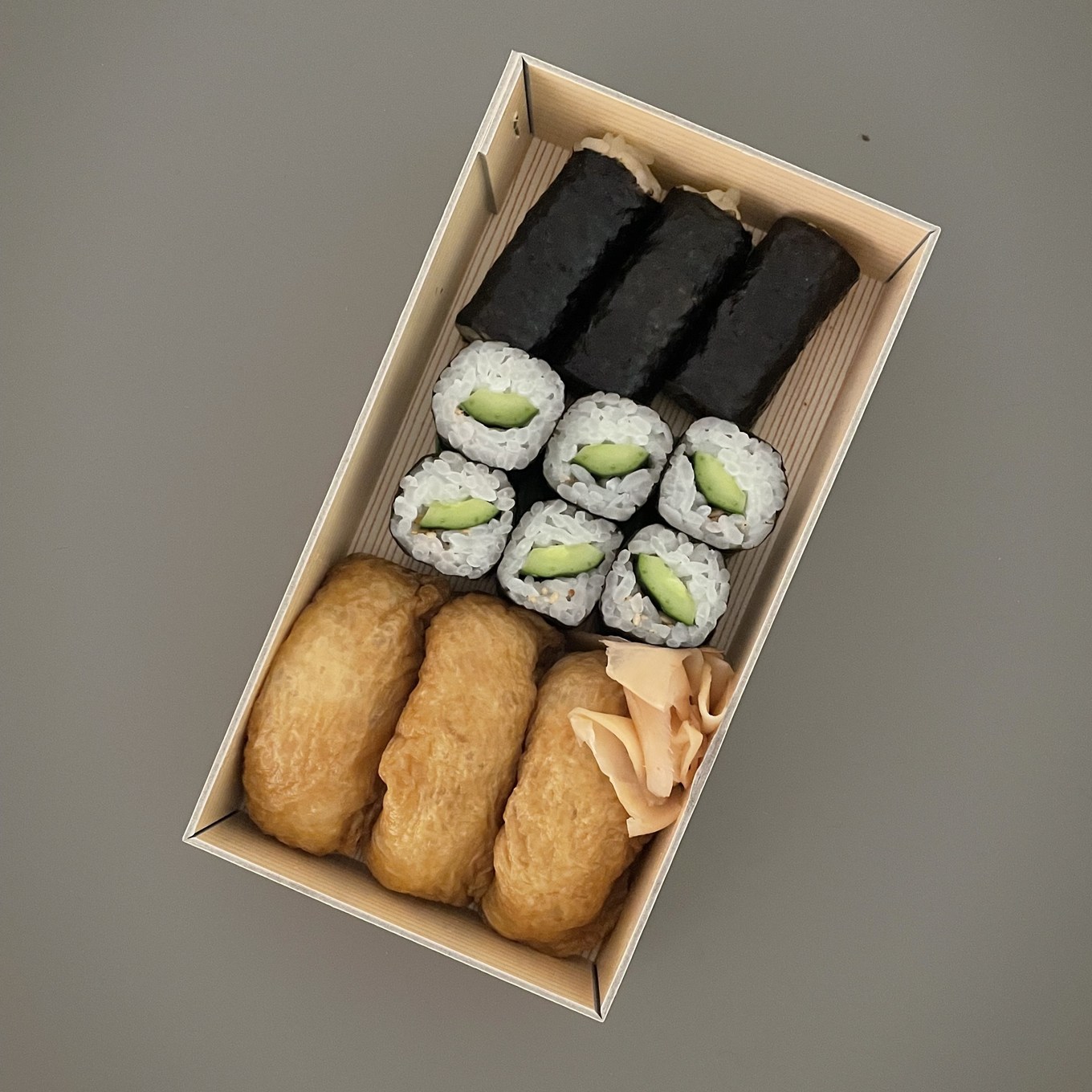 歌舞伎の幕間に食べる助六弁当