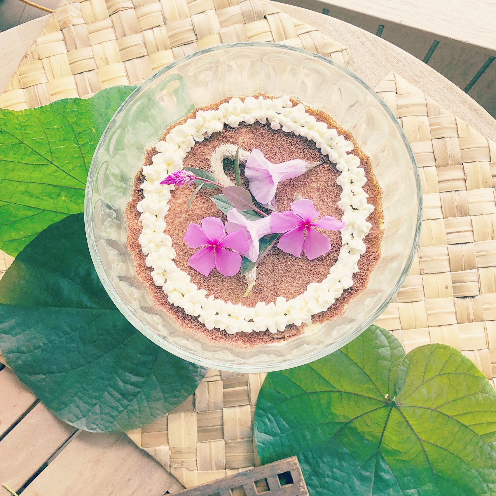 ガスストーブのオーブンで焼いたチョコレートケーキ