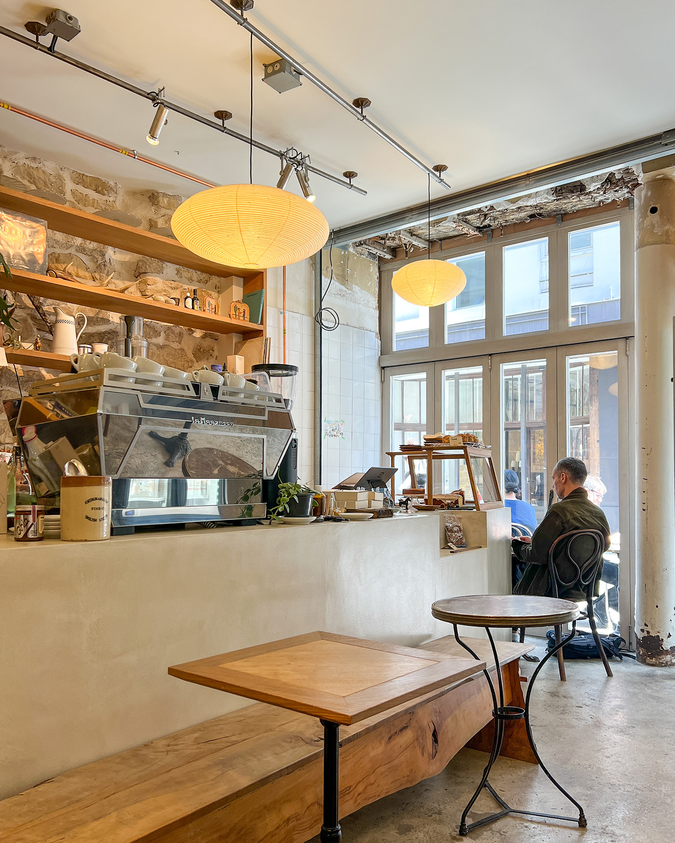 トリコロル・パリ パリ通信カフェ店内
