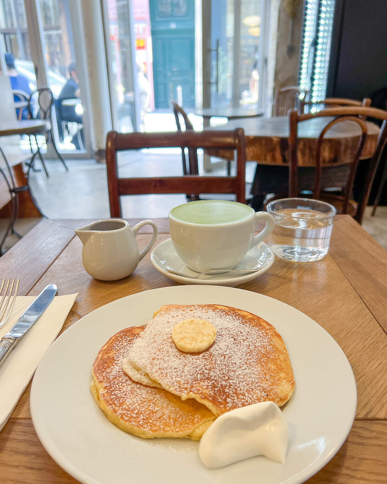 トリコロル・パリ パリ通信パンケーキと抹茶ラテ