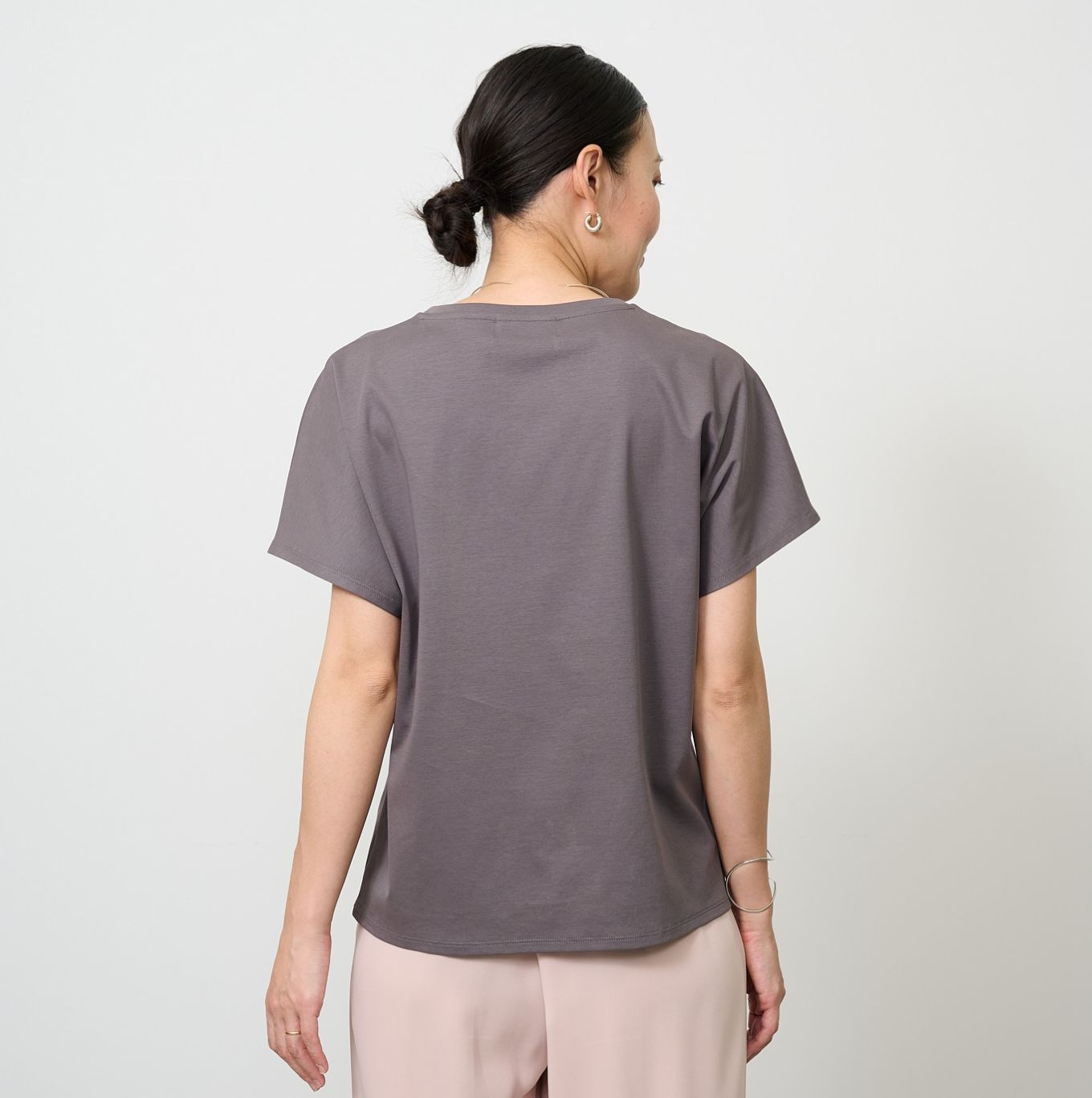 ソージュのいま買いたい服 グレーTシャツ
