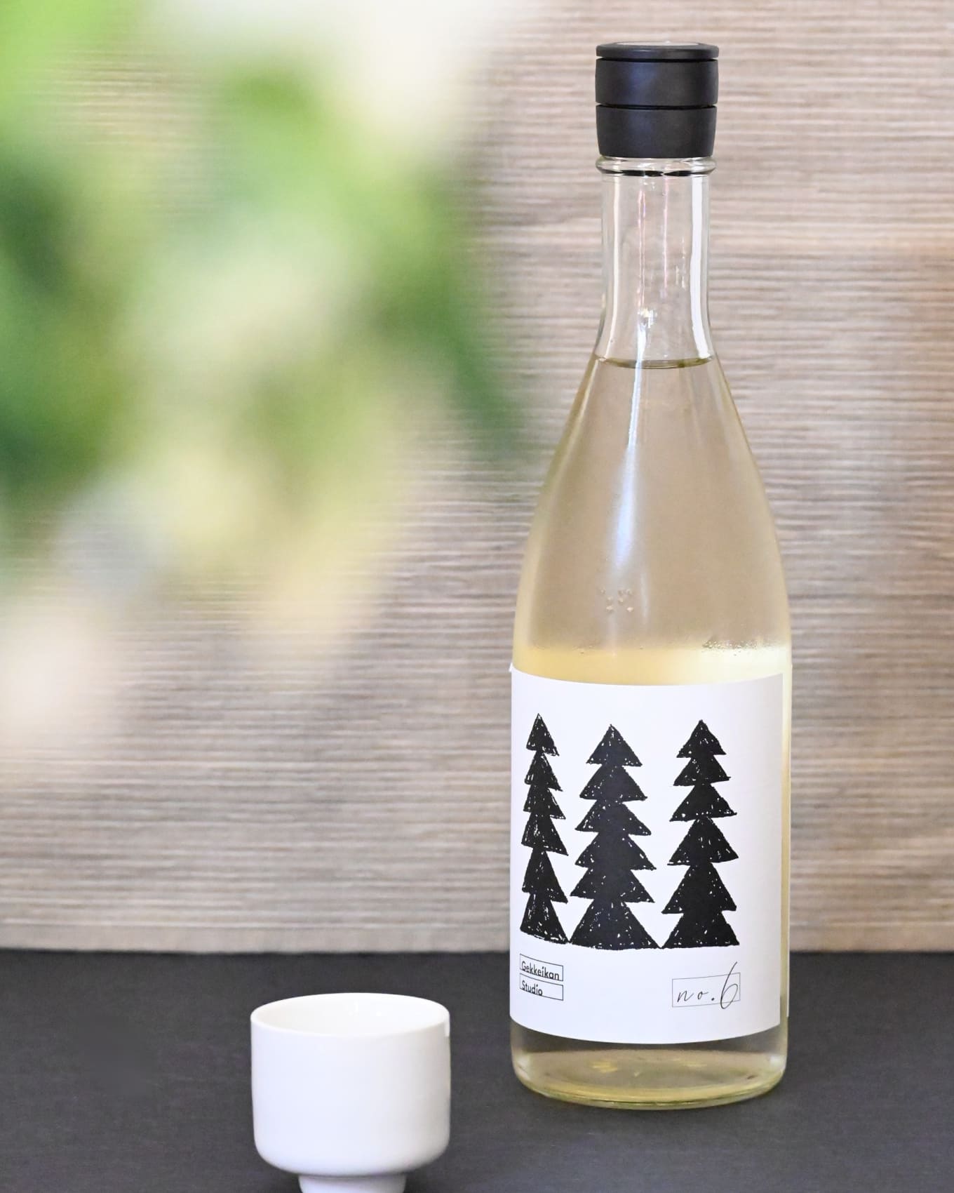 木の香り感じる新しい日本酒、『月桂冠』が提案する〈no.6〉。料理…