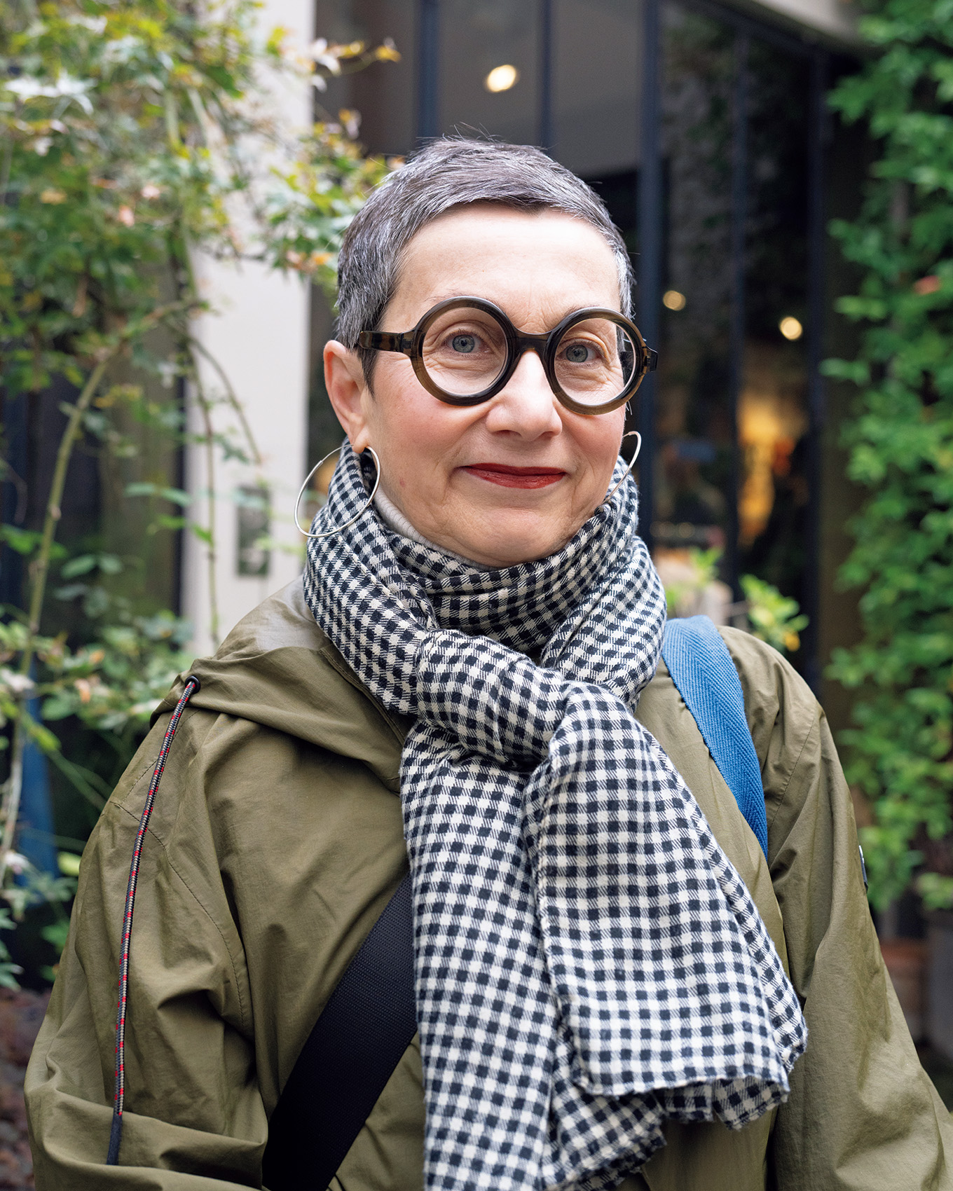 パリジェンヌがこだわる眼鏡と髪の相性。ベリーショートやタイトな…